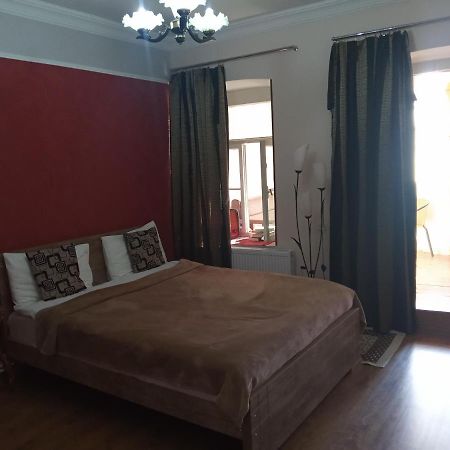 Apartment In The Heart Of Old Тбилиси Екстериор снимка