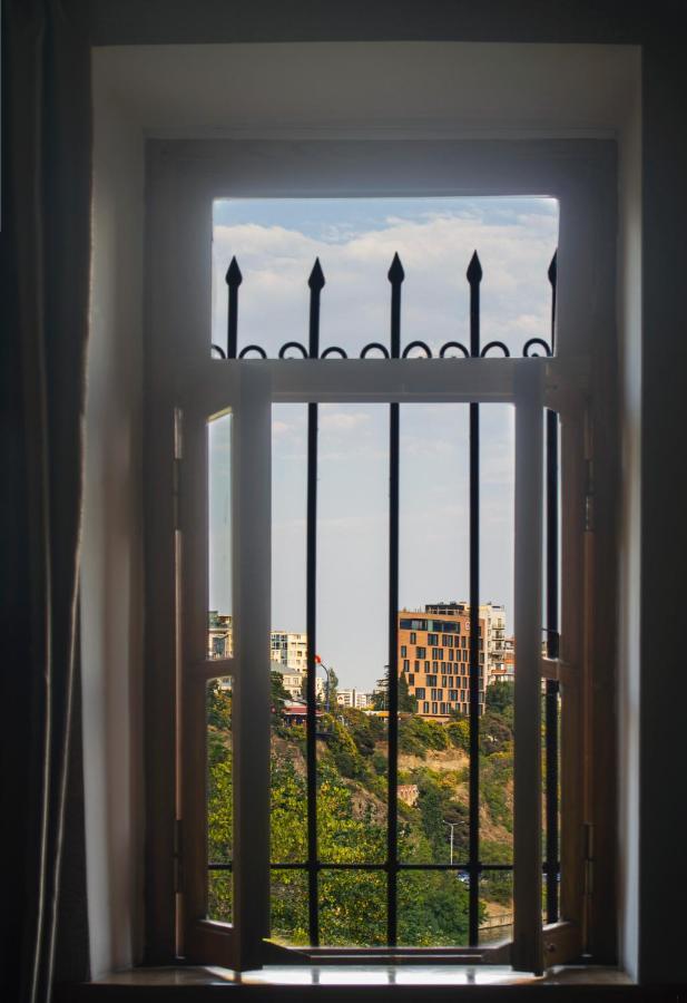Apartment In The Heart Of Old Тбилиси Екстериор снимка